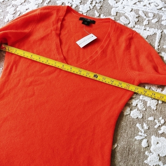 Ann Taylor 100% Cashmere V-neck sweater orange soft fall winter - Picture 8 of 8